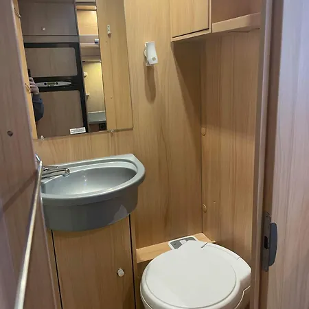 مكان تخييم Motorhome In Northern Norway *