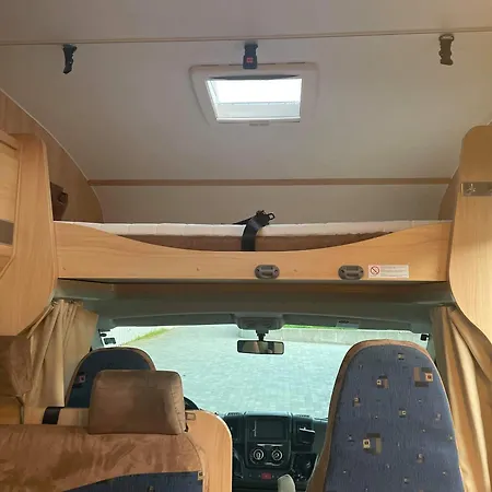 Motorhome In Northern Norway مكان تخييم *